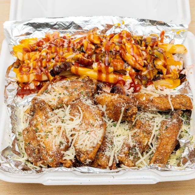 10 Pc Wings and Jerk Fries (combo).